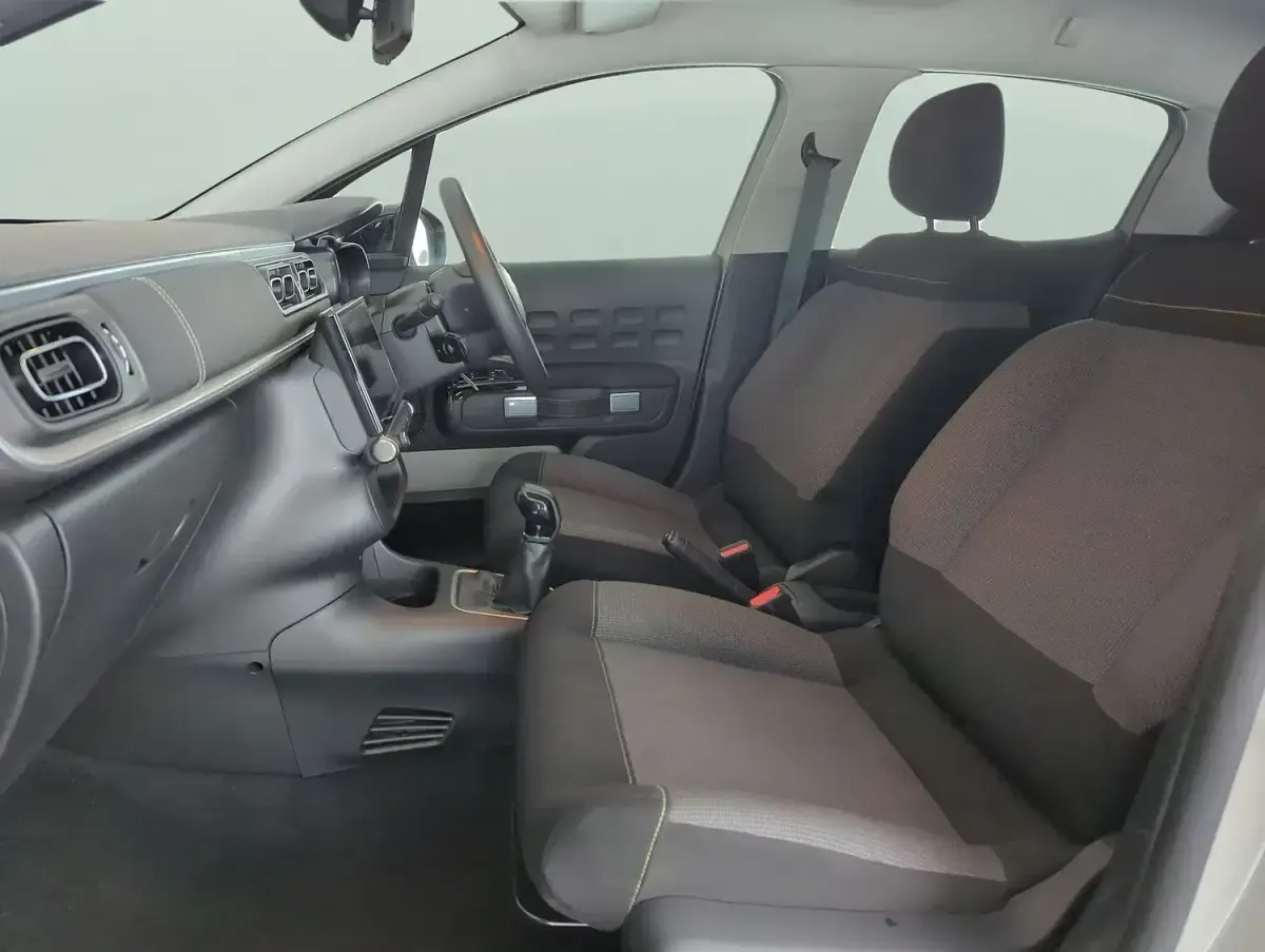 Used Citroën C3 PureTech 83 HP (61 kW) 2023 Beige Hatchback