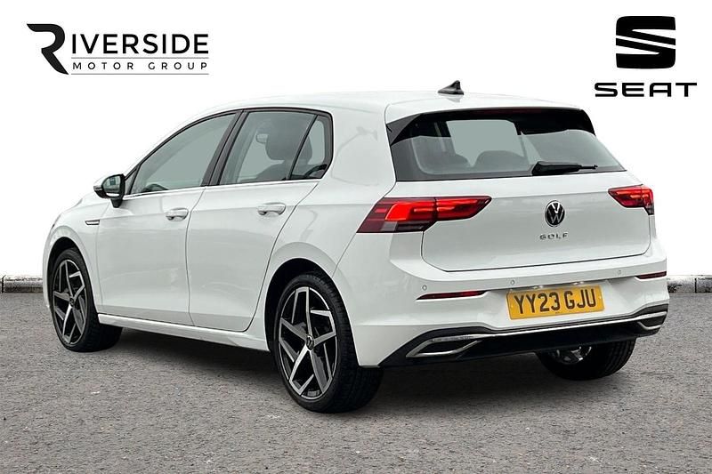 Used VW Golf VIII Style 130 HP (95 kW) 2023 White Hatchback