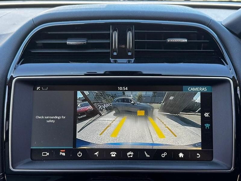 Second-hand Jaguar F-Pace R-Sport 240 CP (176 kW) 2017 Albastru SUV