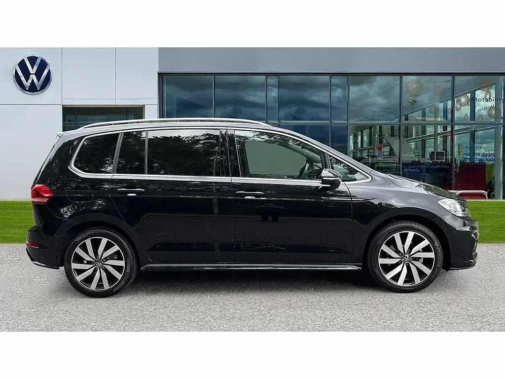 Used VW Touran R-line 150 HP (110 kW) 2025 Black MPV