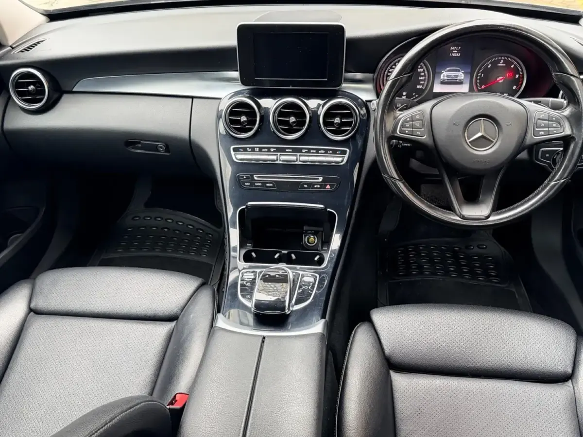 Usado Mercedes C220 Executive 2016 Negro Berlina