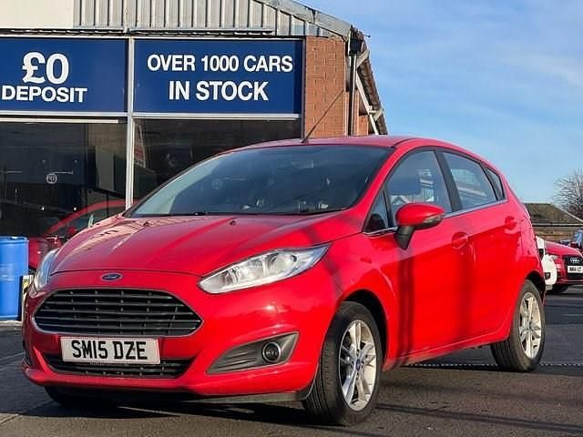 Used Ford Fiesta Zetec 75 HP (55 kW) 2015 Red Hatchback