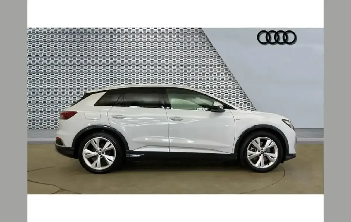 Used Audi Q4 e-tron S-Line 150 kW (204 HP) 2023 White SUV