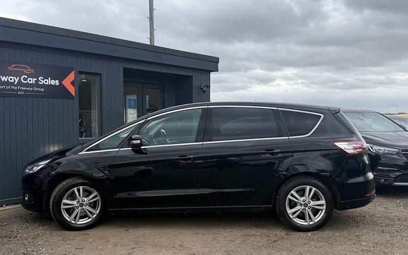 Used Ford S-MAX Titanium 180 HP (132 kW) 2017 Black MPV