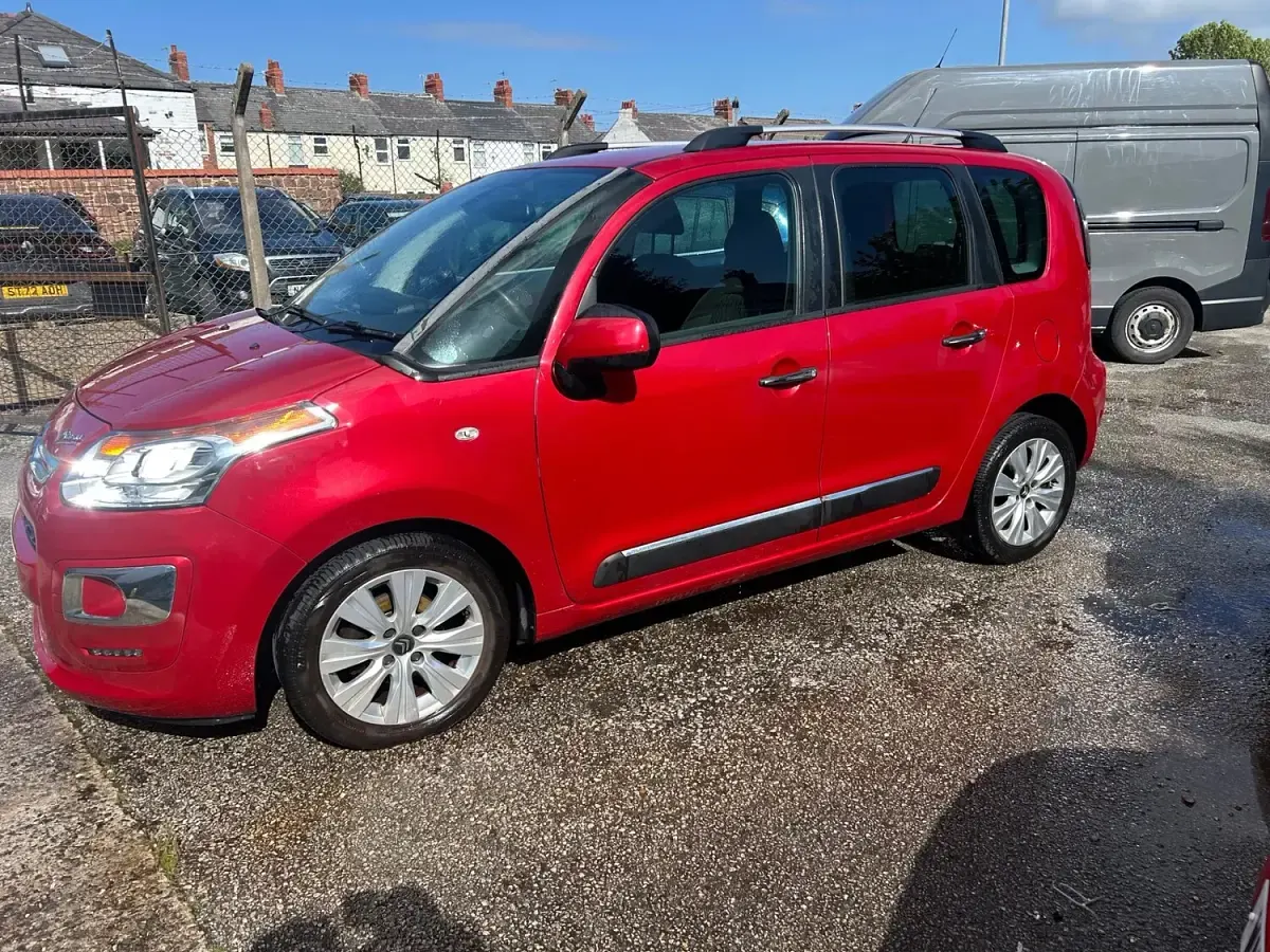 Used Citroën C3 Picasso Exclusive 90 HP (66 kW) 2015 Red MPV