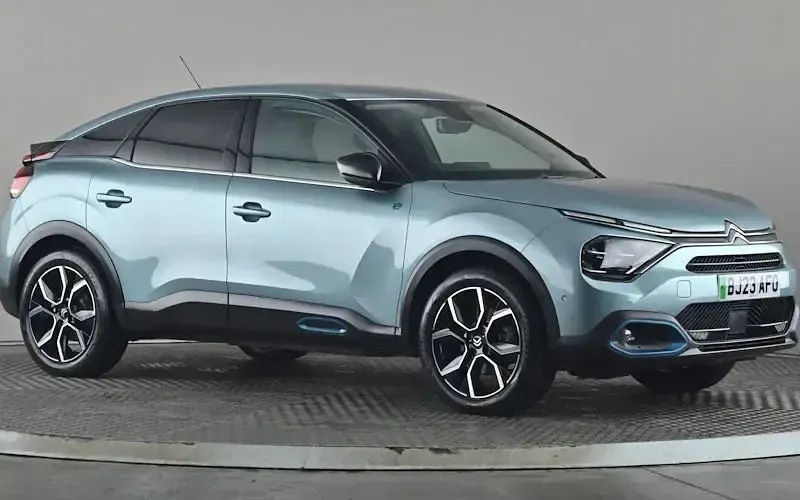 Begagnad Citroën e-C4 Shine 100 kW (136 HK) 2023 Halvkombi