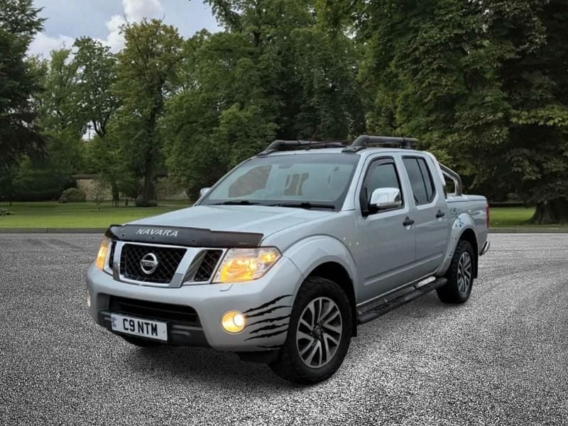 Usado Nissan Navara Tekna 190 HP (139 kW) 2011 Prateado Pickup