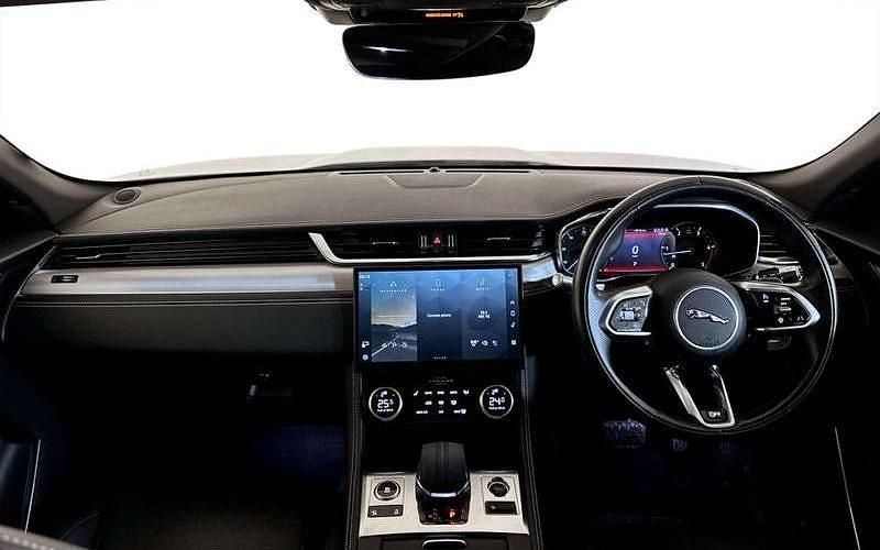 Used Jaguar F-Pace R-Dynamic 204 HP (150 kW) 2024 SUV