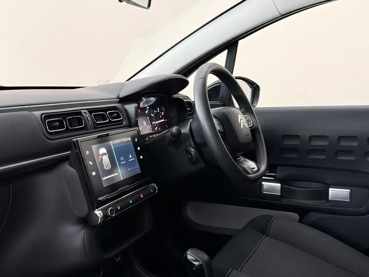 Used Citroën C3 PureTech 83 HP (61 kW) 2023 Beige Hatchback