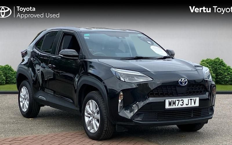 Used 2025 Toyota Yaris Hybrid Estate | £20,575 (Super price) - Image 1/4