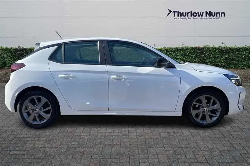 Used Vauxhall Corsa Design Edition 75 HP (55 kW) 2023 Arctic white Hatchback