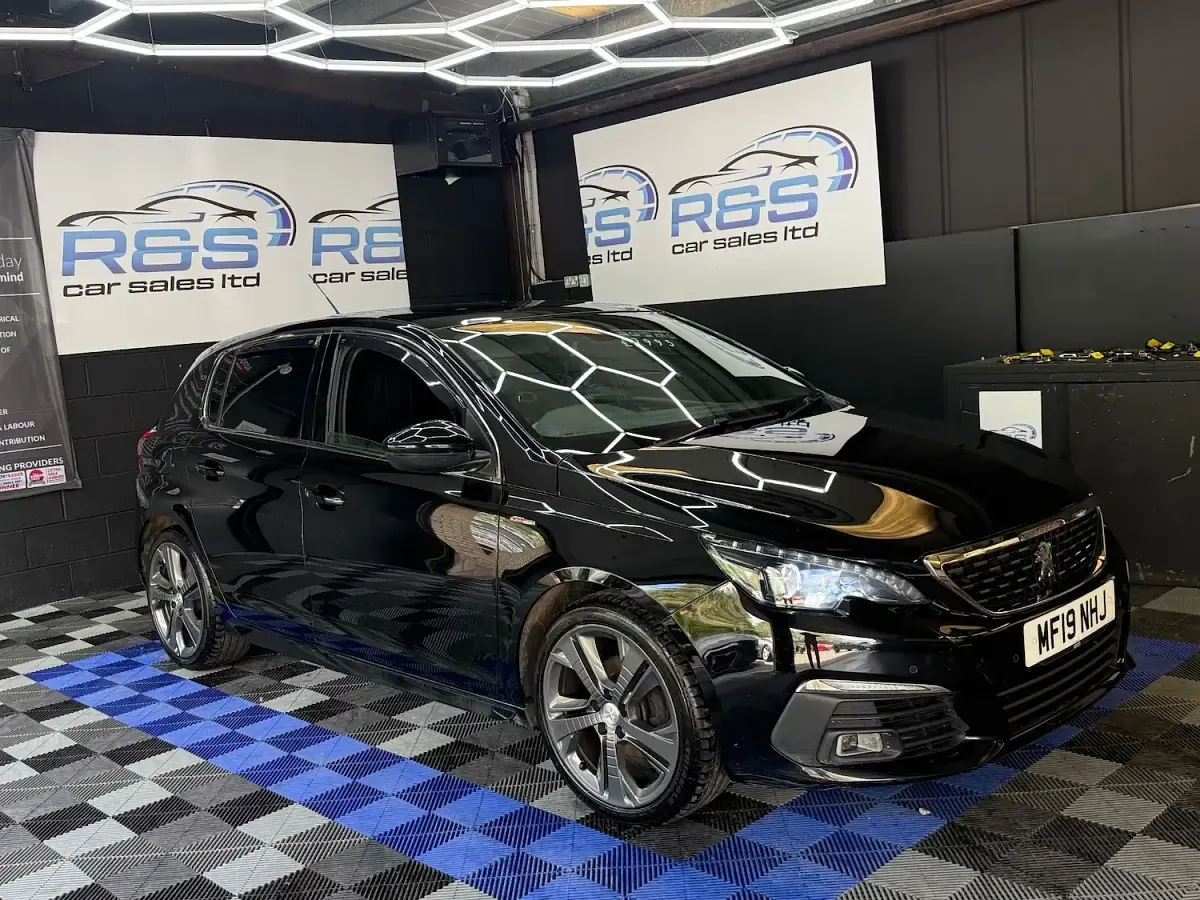 Used Peugeot 308 GT-line 129 HP (94 kW) 2019 Black Hatchback