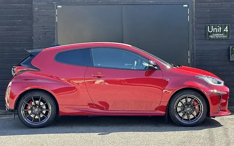 Used Toyota Yaris 261 HP (191 kW) 2021 Red Hatchback