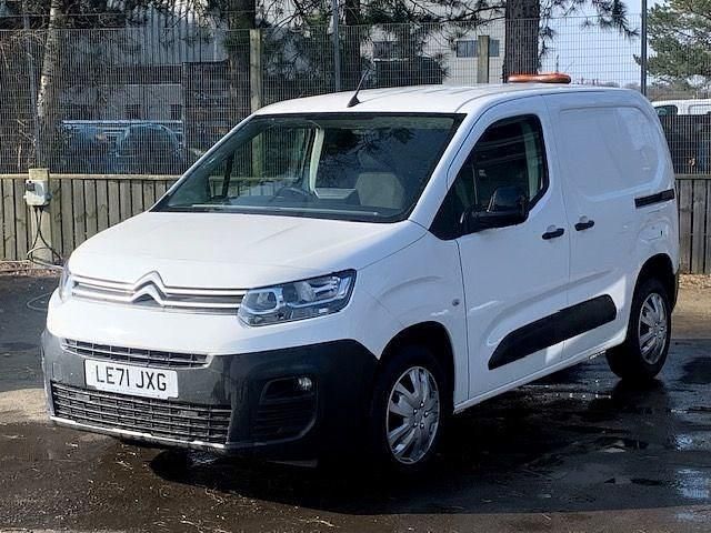 Used Citroën Berlingo 100 HP (73 kW) 2022 White MPV