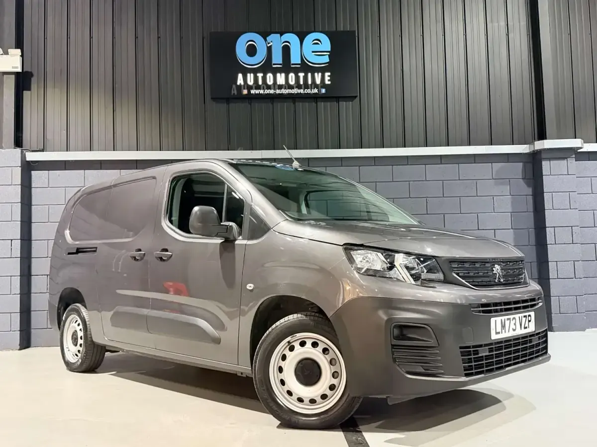 Second-hand Peugeot Partner Premium 131 CP (96 kW) 2023 Gri Monovolum