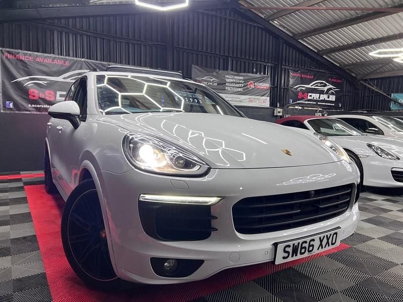 White Used 2016 Porsche Cayenne Platinum Edition SUV | £21,995 (Fair price) - Image 1/4