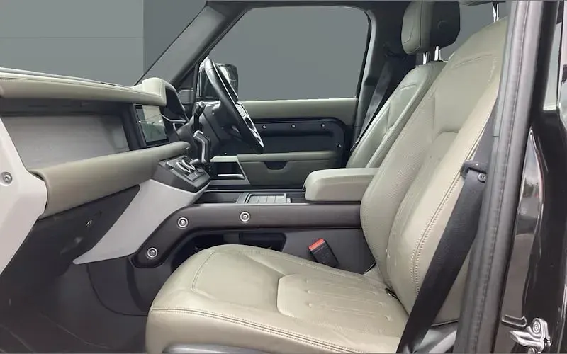 Used Land Rover Defender HSE 300 HP (220 kW) 2024 SUV