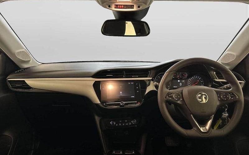 Used Vauxhall Corsa Design Edition 101 HP (74 kW) 2023 White Hatchback