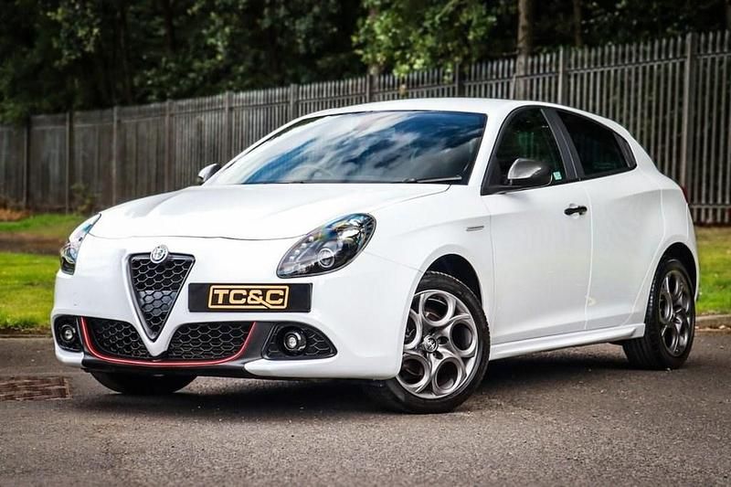 Used Alfa Romeo Giulietta Edizione Speciale 120 HP (88 kW) 2019 White Hatchback