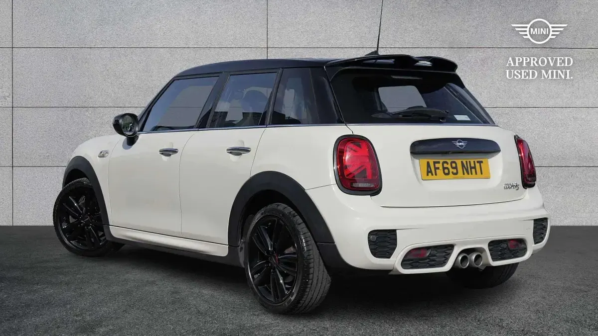 Used Mini Cooper S Hatch 189 HP (139 kW) 2019 White Hatchback