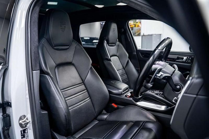 Used Porsche Cayenne Turbo 550 HP (404 kW) 2021 Black SUV