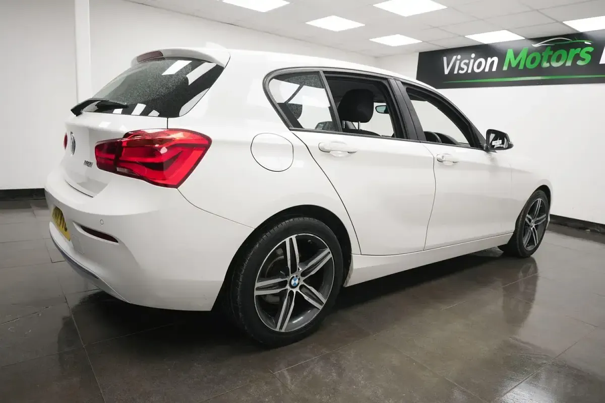 Used BMW 118 Sport Line 136 HP (100 kW) 2017 White Hatchback