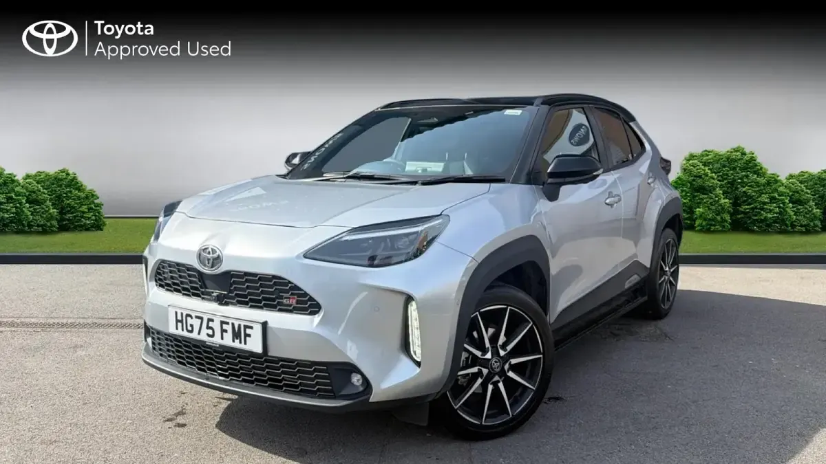 Used Toyota Yaris Sport 130 HP (95 kW) 2025 Silver metallic bitone Hatchback