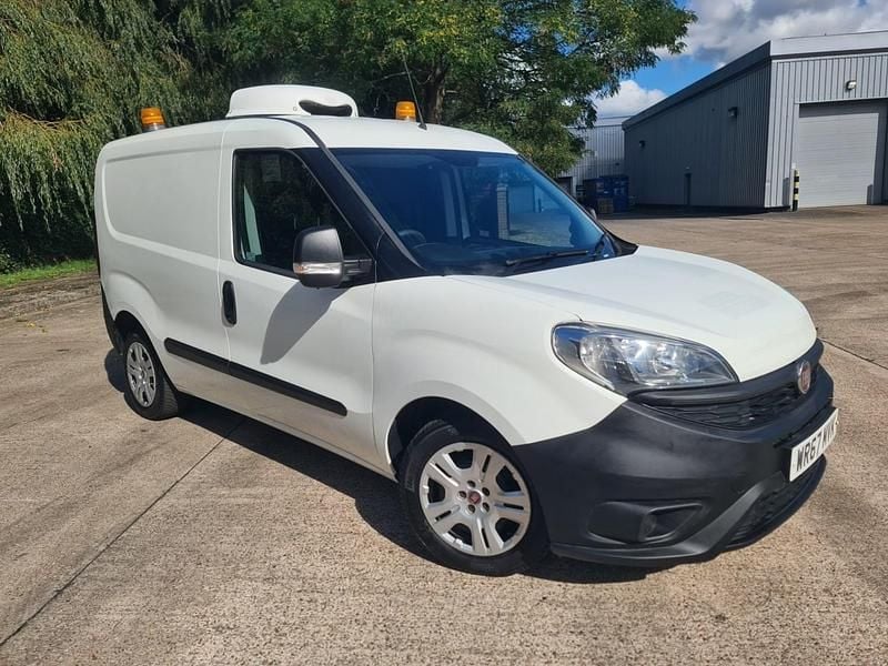 White Used 2017 Fiat Doblò MPV | £4,985 (Fair price) - Image 1/4