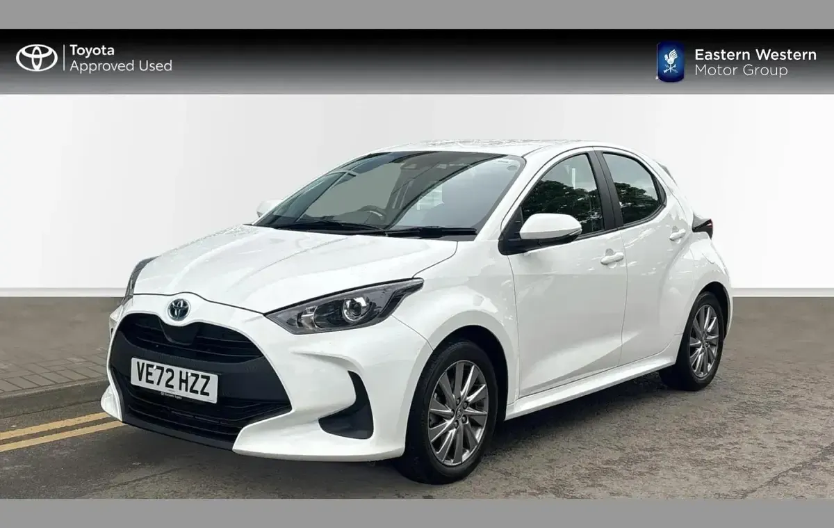 Used Toyota Yaris 113 HP (83 kW) 2023 White Hatchback