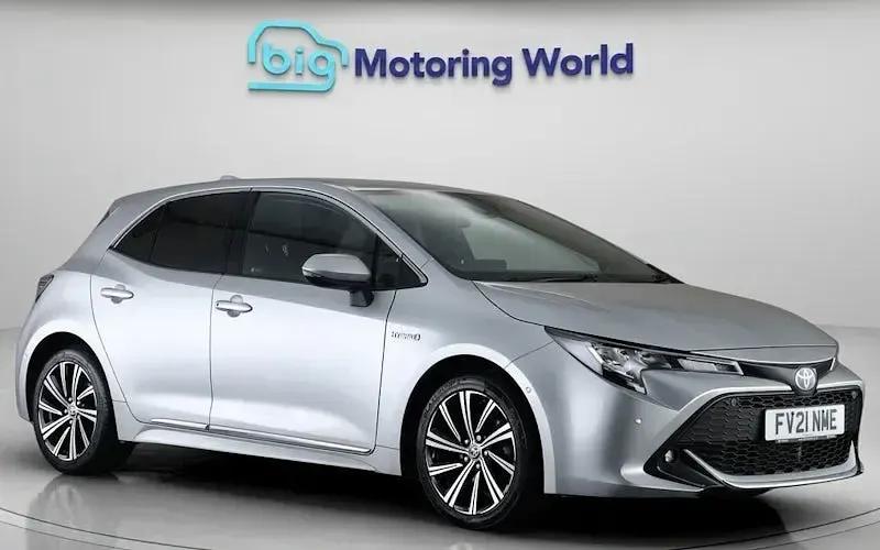 Begagnad Toyota Corolla Design 122 HK (89 kW) 2021 Halvkombi