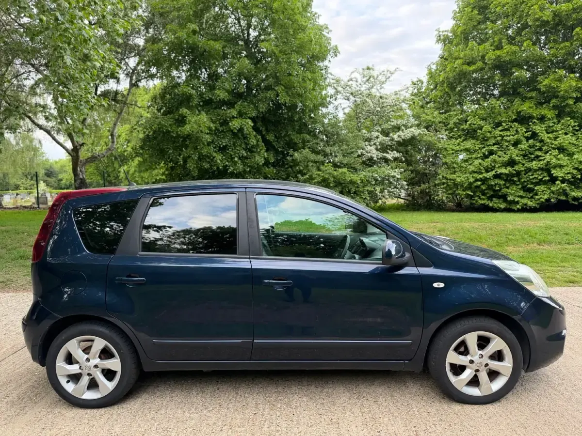 Używany Nissan Note Tekna 110 KM (80 kW) 2009 Niebieski Hatchback