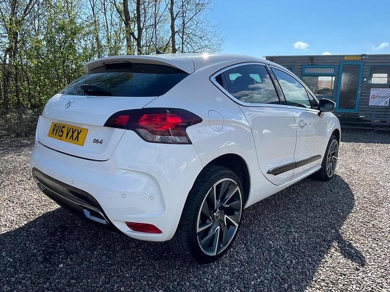 Usado Citroën DS4 150 HP (110 kW) 2015 Branco Citadino