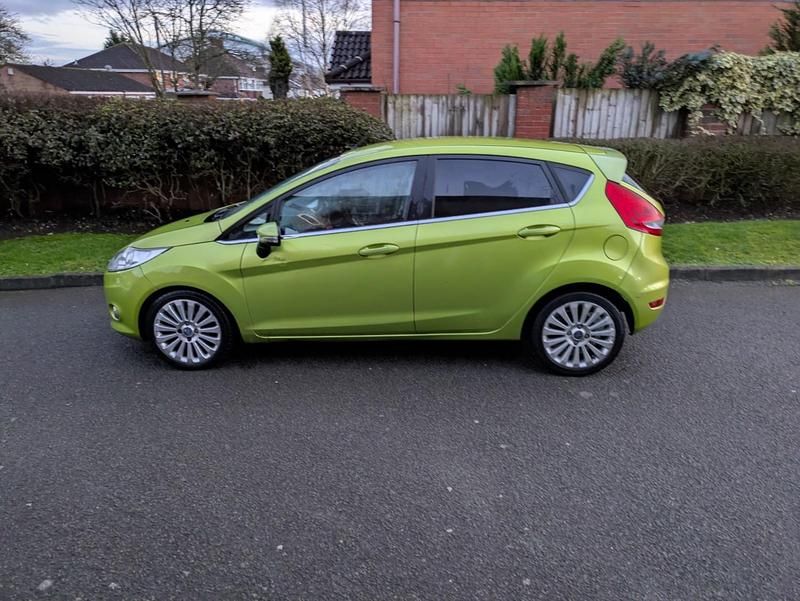 Used Ford Fiesta Titanium 94 HP (69 kW) 2009 Green Hatchback