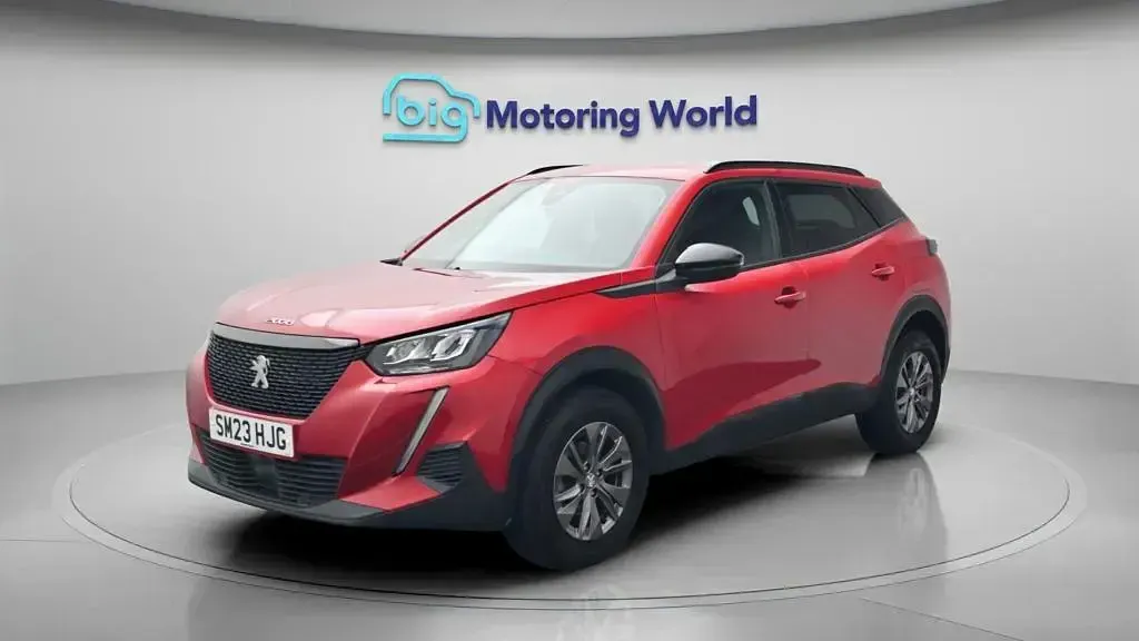 Used Peugeot 2008 Active+ 100 HP (73 kW) 2023 Red SUV