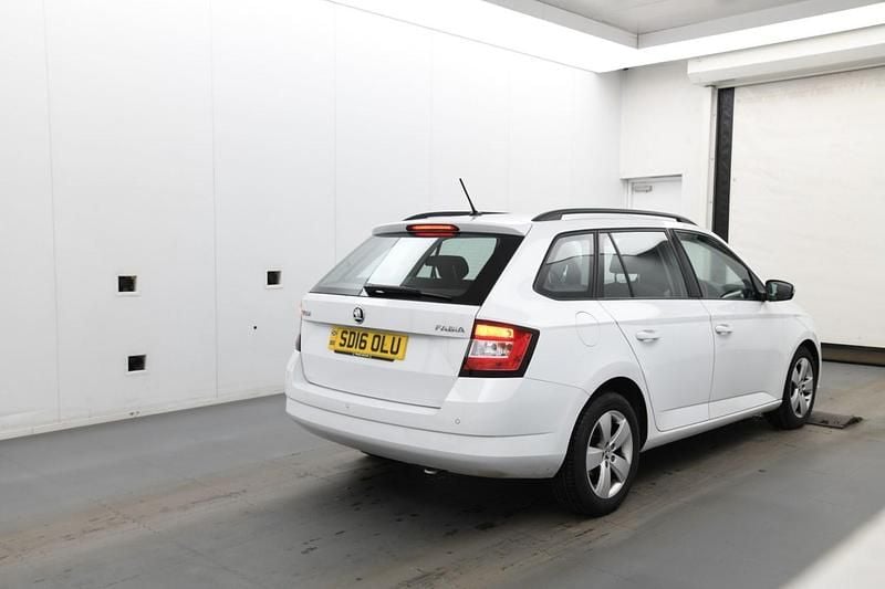 Used Skoda Fabia SE 90 HP (66 kW) 2016 White Estate