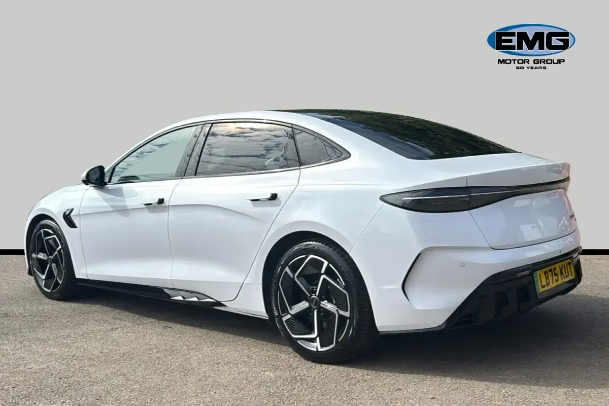 Used BYD Seal 389 kW (530 HP) 2025 White Sedan