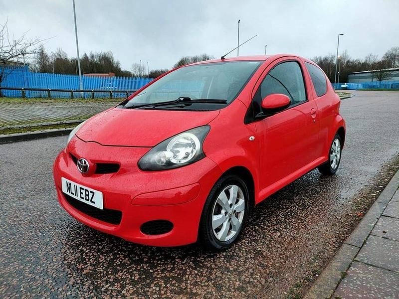 Used Toyota Aygo 68 HP (50 kW) 2011 Red Hatchback