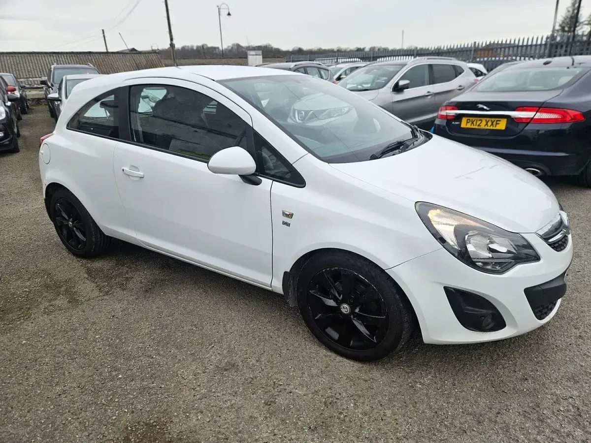 Used Vauxhall Corsa Excite 2014 White Hatchback