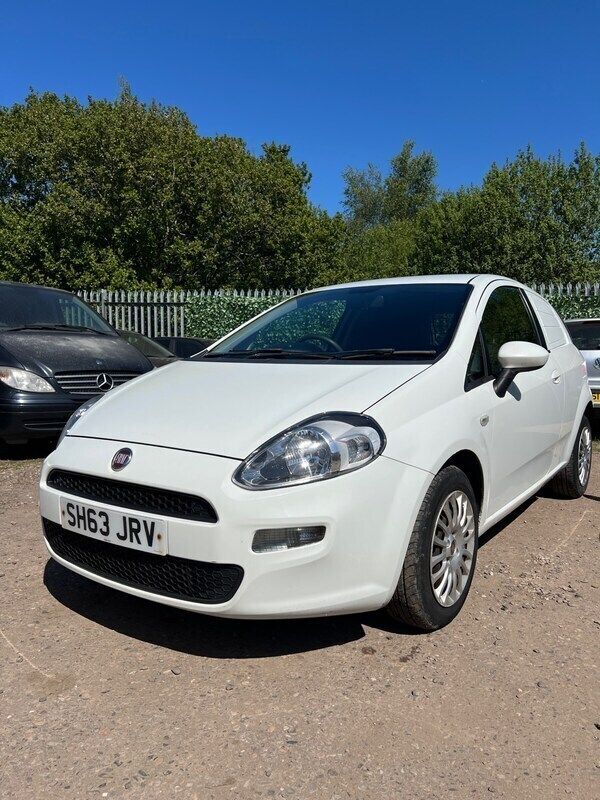 White Used 2013 Fiat Punto Hatchback | £900 - Image 1/4