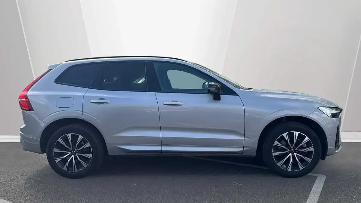 Second-hand Volvo XC60 Plus 250 CP (183 kW) 2025 Argintiu SUV