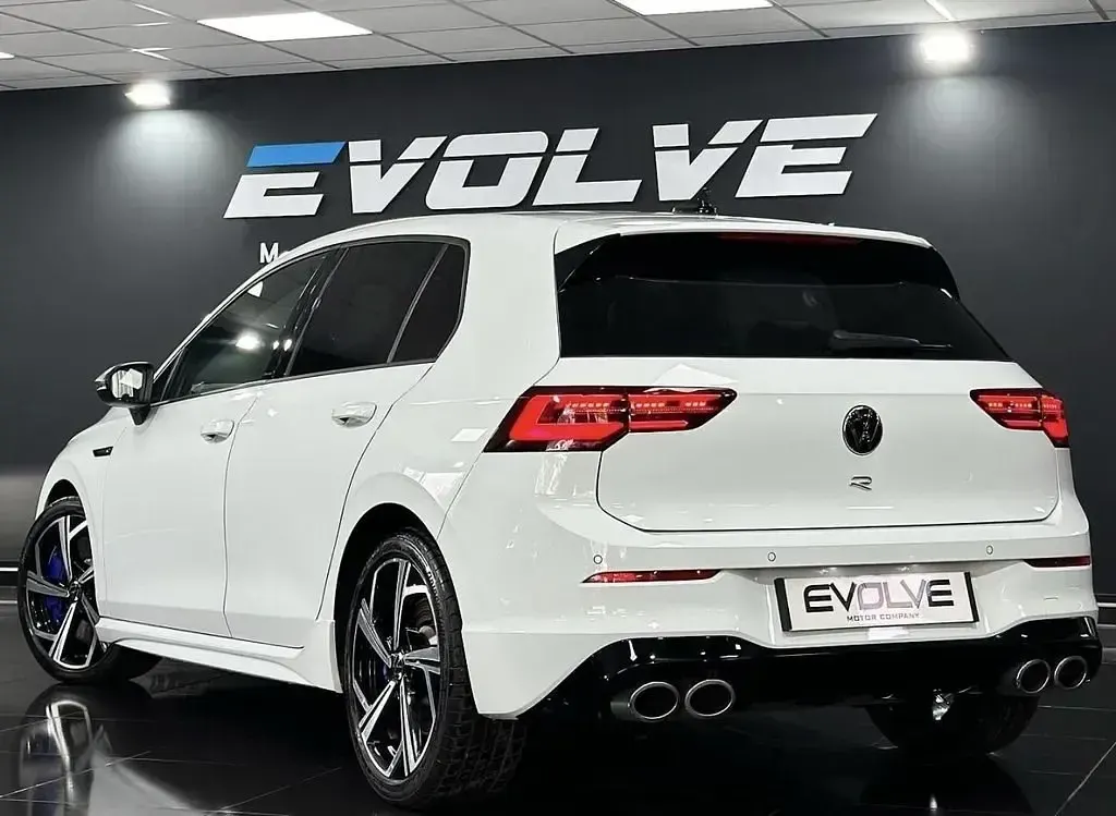 Usado VW Golf VIII R 320 HP (235 kW) 2023 Branco Citadino