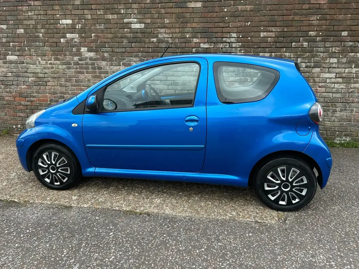 Used Toyota Aygo 2009 Blue Hatchback