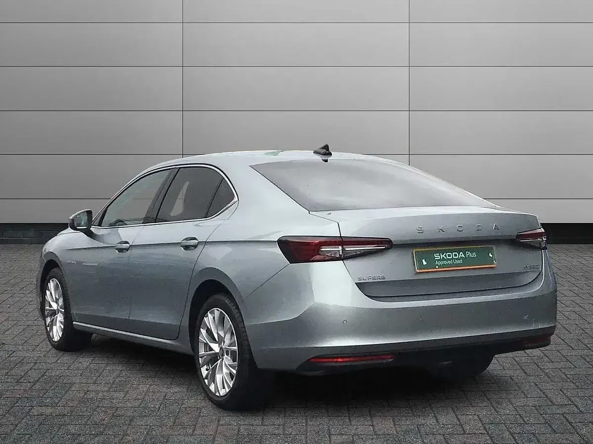 Nuevo Skoda Superb SE L 110 CV (80 kW) 2026 Plateado Utilitario