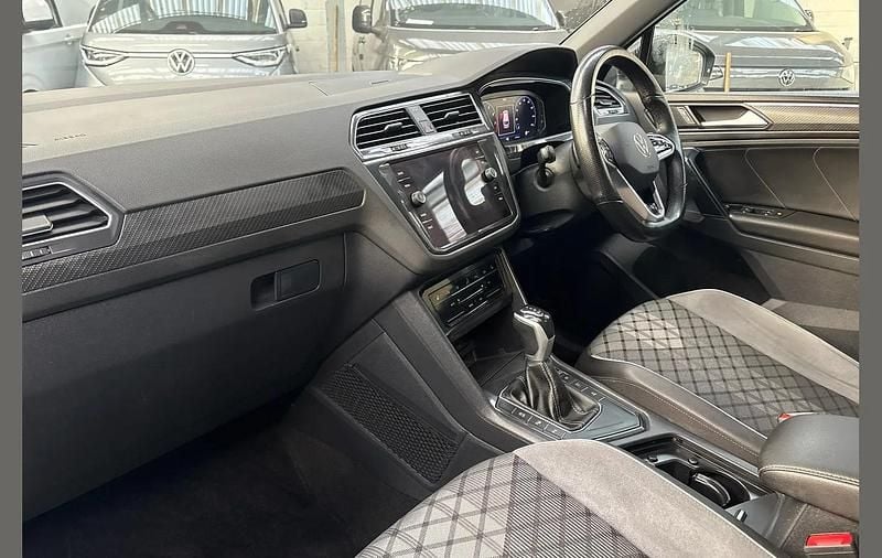 Used VW Tiguan R-line 150 HP (110 kW) 2023 Black SUV