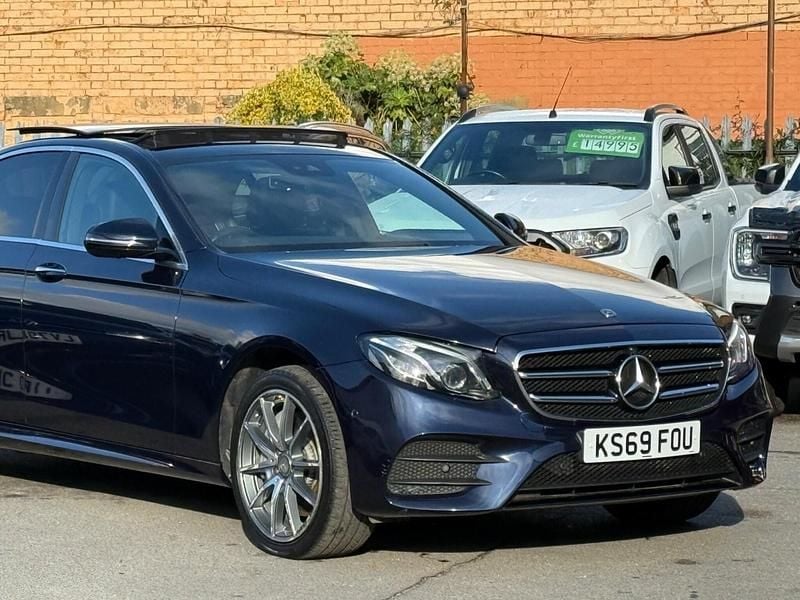Usado Mercedes E400 AMG line 340 HP (250 kW) 2019 Azul Sedan