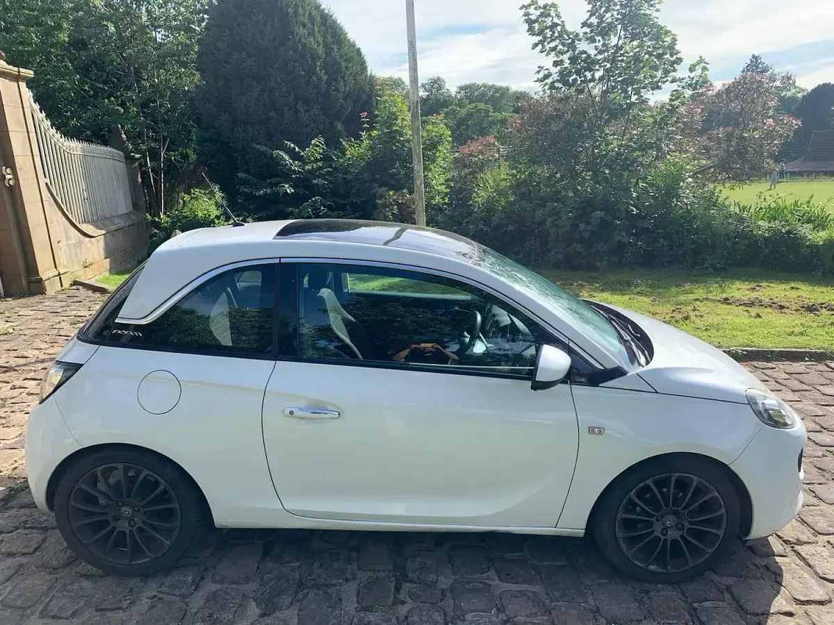 Used Vauxhall Adam Glam 70 HP (51 kW) 2014 White Hatchback