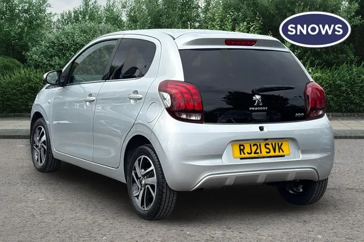 Używany Peugeot 108 Collection 71 KM (52 kW) 2021 Szary