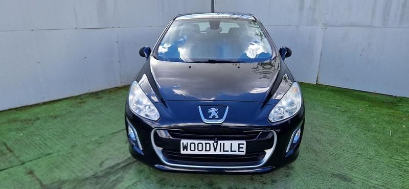 Used Peugeot 308 Active 92 HP (67 kW) 2013 Black Hatchback
