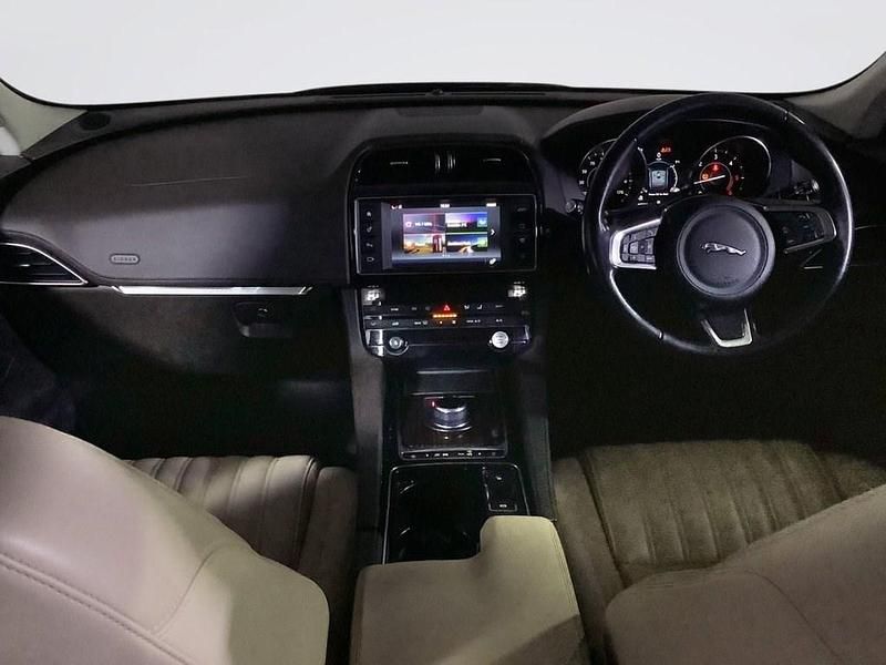 Used Jaguar F-Pace Portfolio 180 HP (132 kW) 2018 Blue SUV