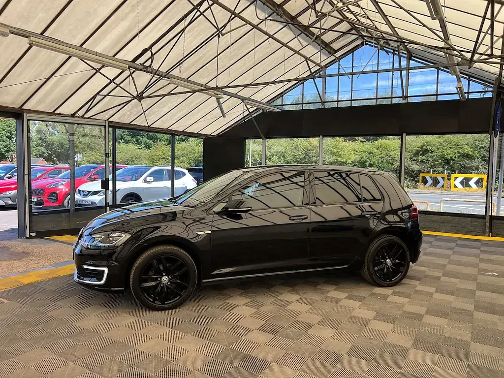 Used VW e-Golf 99 kW (135 HP) 2020 Black Hatchback